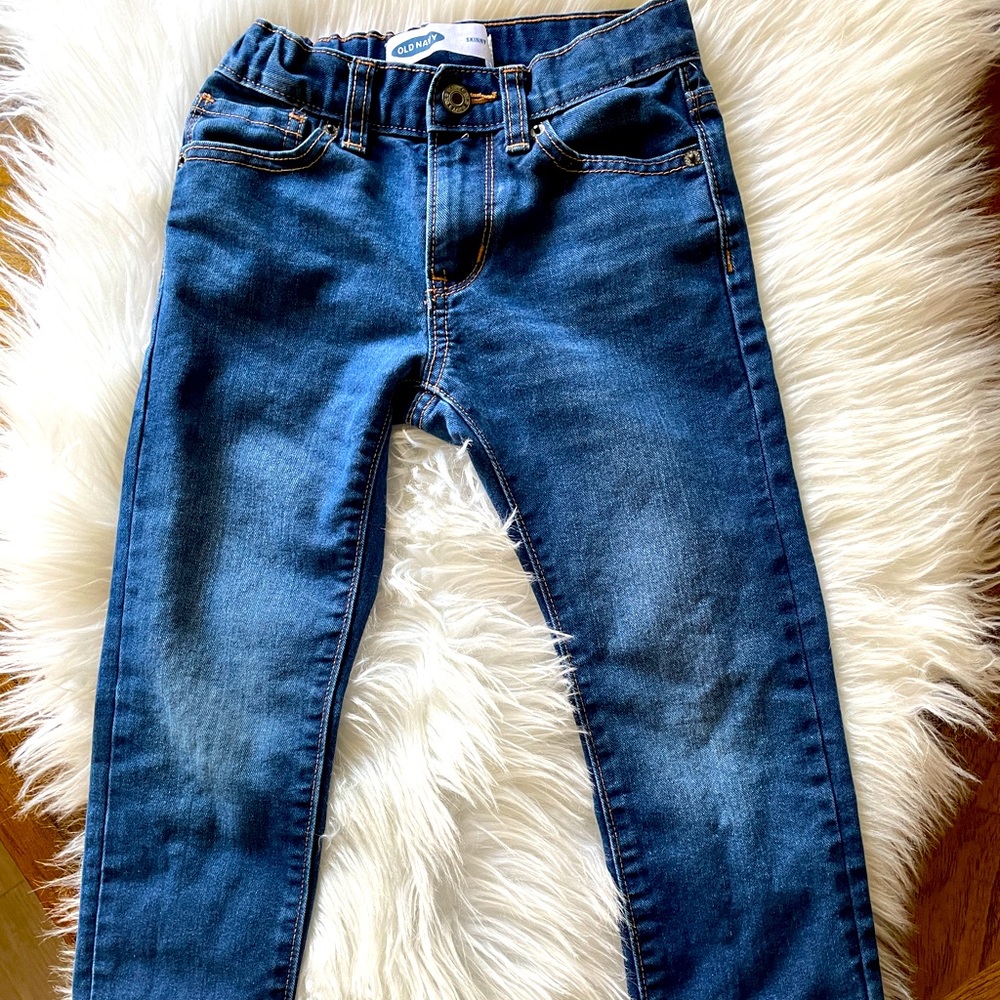 Kid’s faded skinny jeans